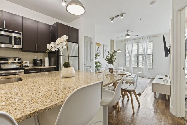 Building Photo - 5445 Town and Country Blvd