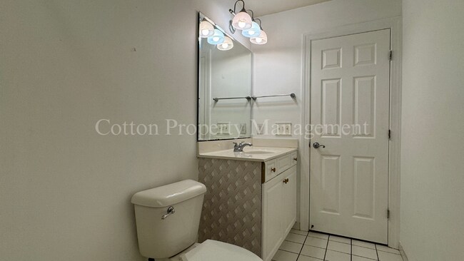 Building Photo - 4BR/3BA Well appointed home in the gated c...