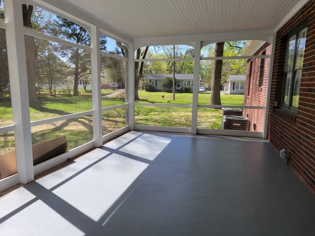 Building Photo - 126 Tred Avon Ave