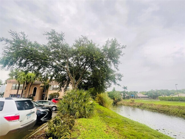 Building Photo - 2736 S University Dr