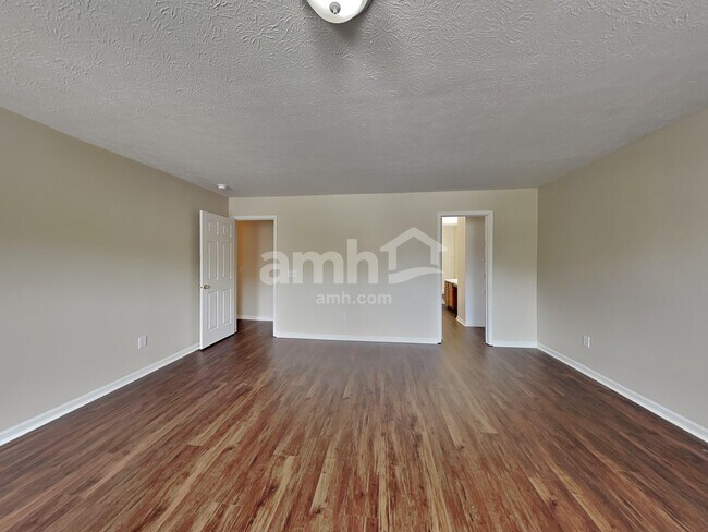 Building Photo - 2219 S Briarwood Dr