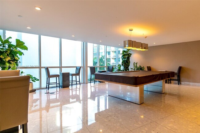 Building Photo - 2020 N Bayshore Dr