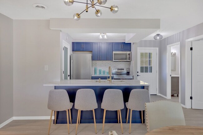 Building Photo - 916 Starling Dr