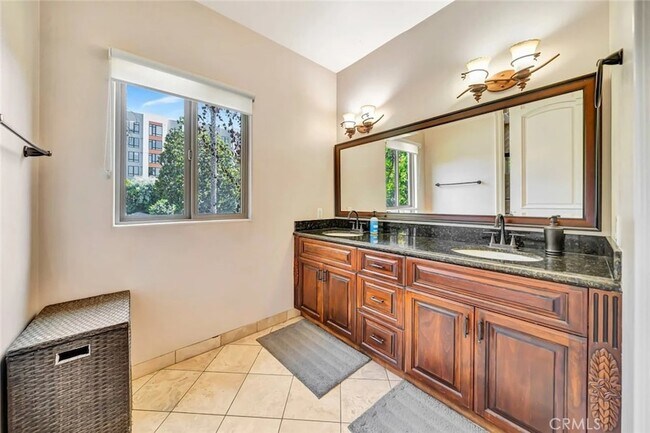 Building Photo - 4822 Valjean Ave