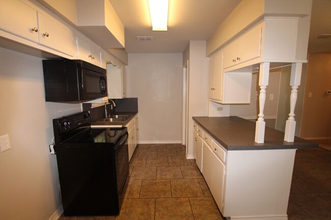 Building Photo - Lease Takeover Opportunity Available! 3 be...