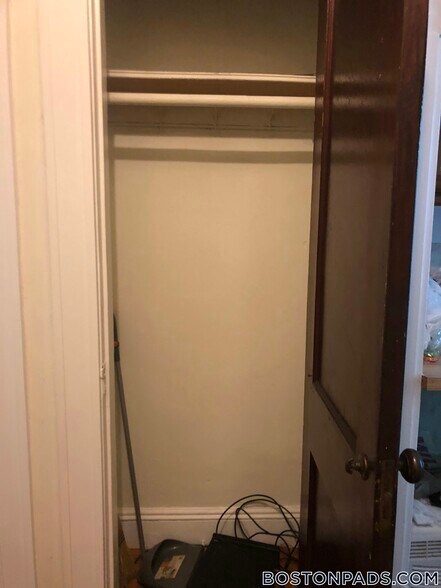 Building Photo - 92 Maple St