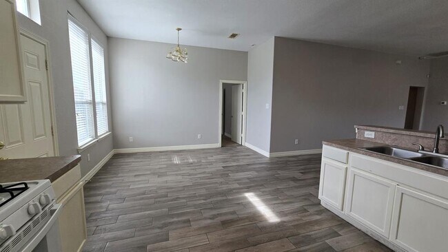 Building Photo - 6011 Decker Ridge Ct