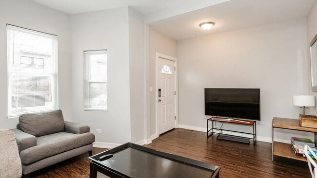 Building Photo - 1922 N Rockwell St