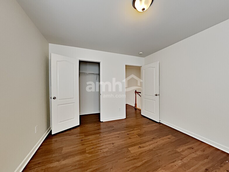 Building Photo - 679 Whispering Breeze