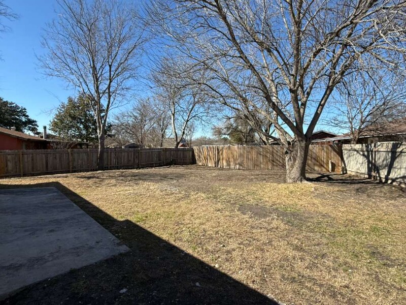 Building Photo - 5419 Lk Grv Dr