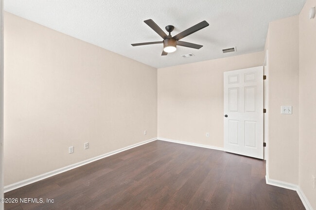 Building Photo - 577 Scrub Jay Dr