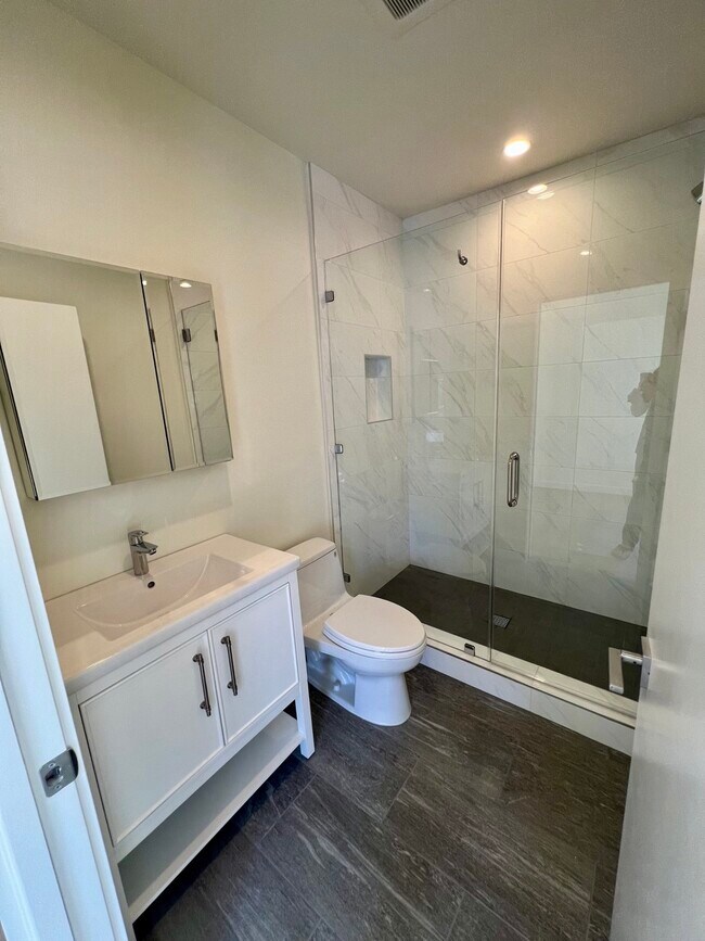 Building Photo - 2520 5th St