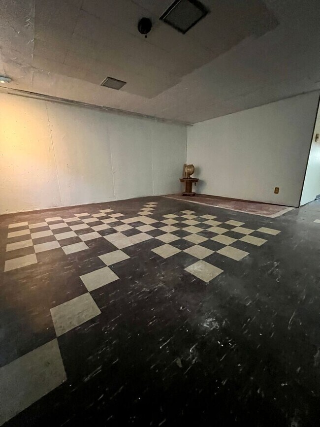Building Photo - Stunning 3-Bedroom Townhome with Garage in Brookhaven! Available NOW!