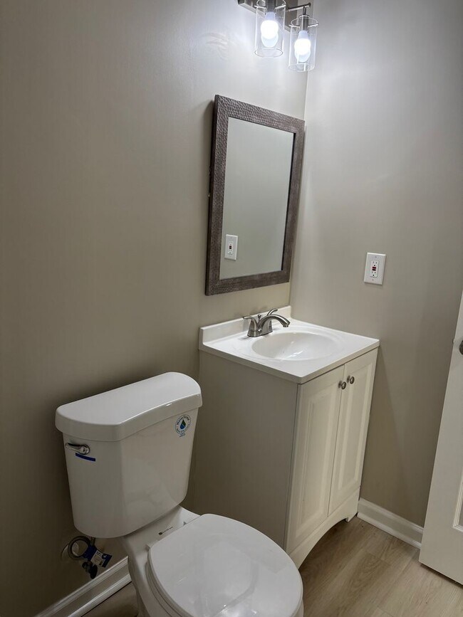 Building Photo - NEWLY RENOVATED 3 BED, 2 BATH HOME IN HIGH POINT!