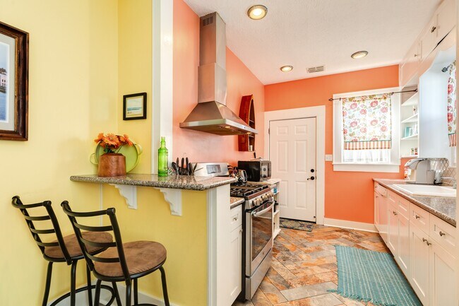 Building Photo - 4123 Avenue Q