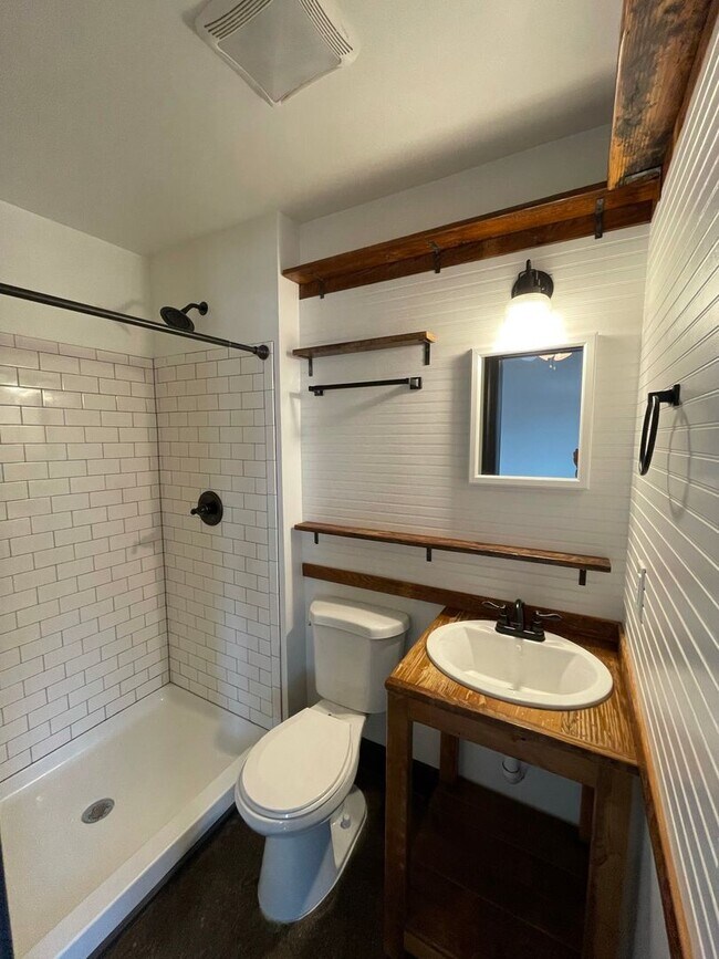 Building Photo - 1/2 off 1 month-Charming Industrial 4 Bedroom/4 Bathroom Apartment in Pigtown, MD!