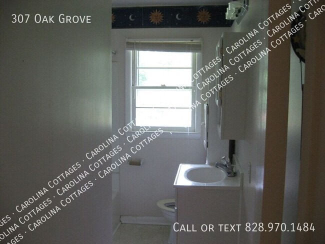Building Photo - 307 Oak Grove Rd
