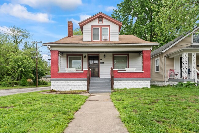 Primary Photo - Welcome home to this Westend Beauty!