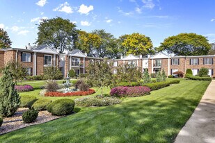 Building Photo - Courts Of Williamsburg
