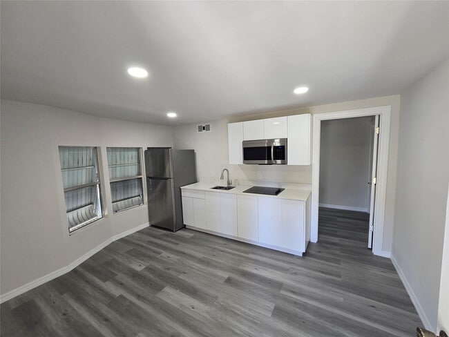 Building Photo - 11854 Cove Pl