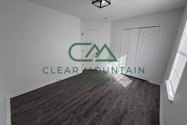 Building Photo - MOVE-IN SPECIAL! FREE RENT!