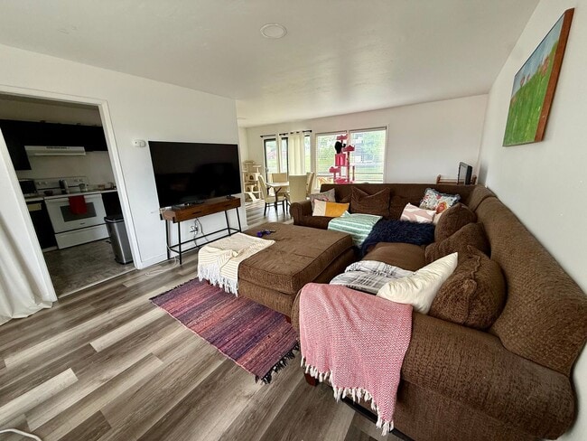 Building Photo - 2311/2313 W Foothills Drive