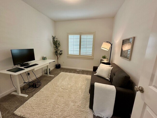 Building Photo - Charming 6 beds 2.5 bath house in Bothell!