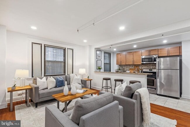 Building Photo - 2031 Locust St