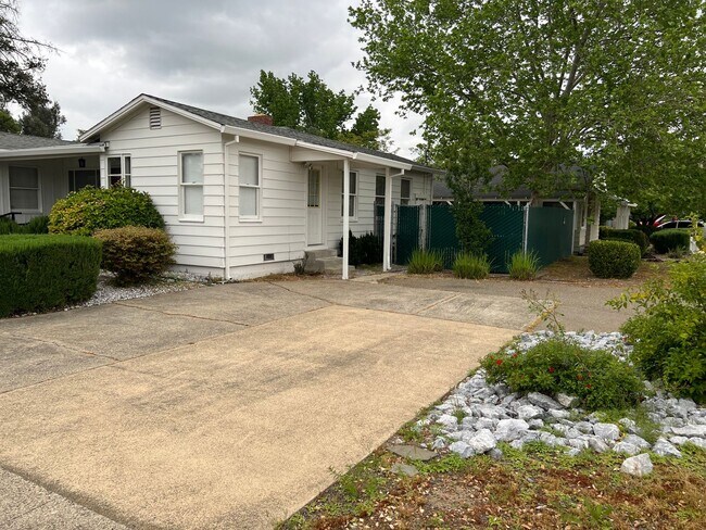 Building Photo - 2 Bedroom Home in Anderson - MUST SEE