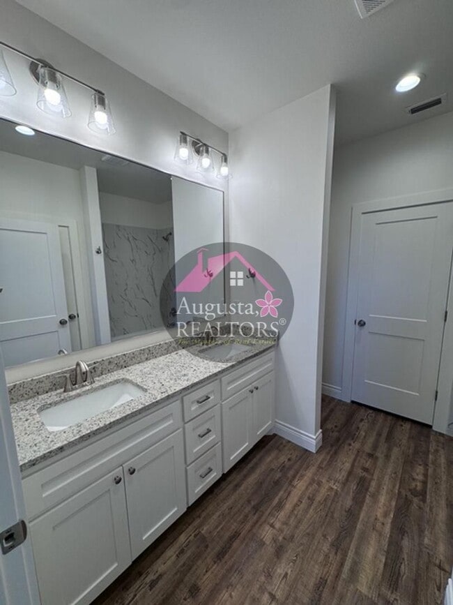 Building Photo - Sawdust Duplex