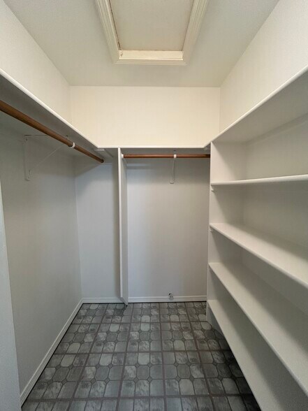 Building Photo - 5686 S Olearia Pl