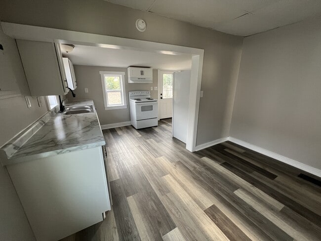 Building Photo - 31 Crockett St