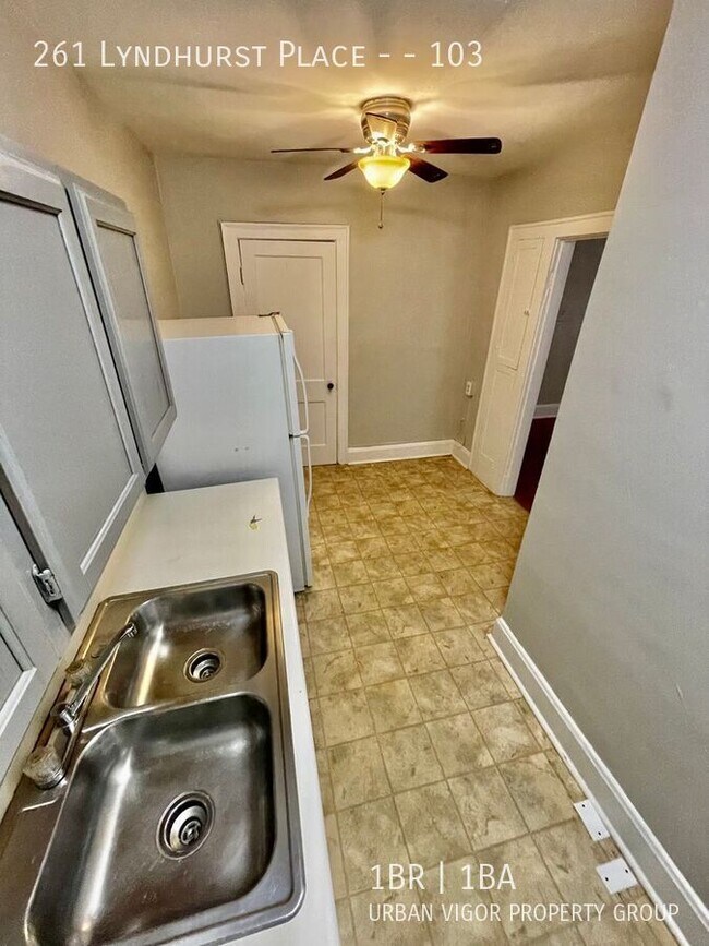 Building Photo - 261 Lyndhurst Pl