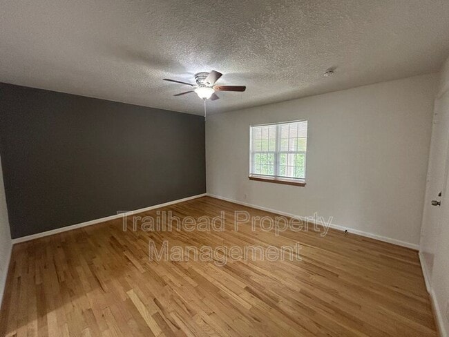 Building Photo - 316 E Gregory Blvd