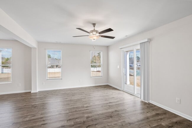 Building Photo - 3 Bd 2.5 Ba Townhome