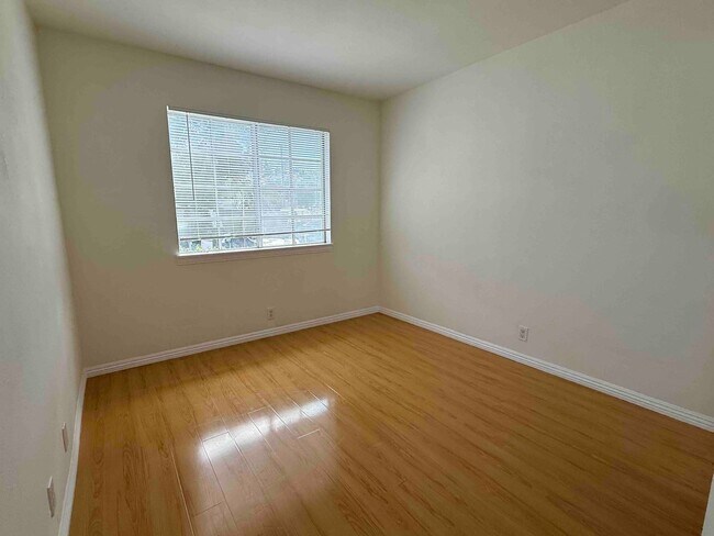 Building Photo - Gated Community - Updated Harbor City Townhome - 3 bed / 2.5 bath