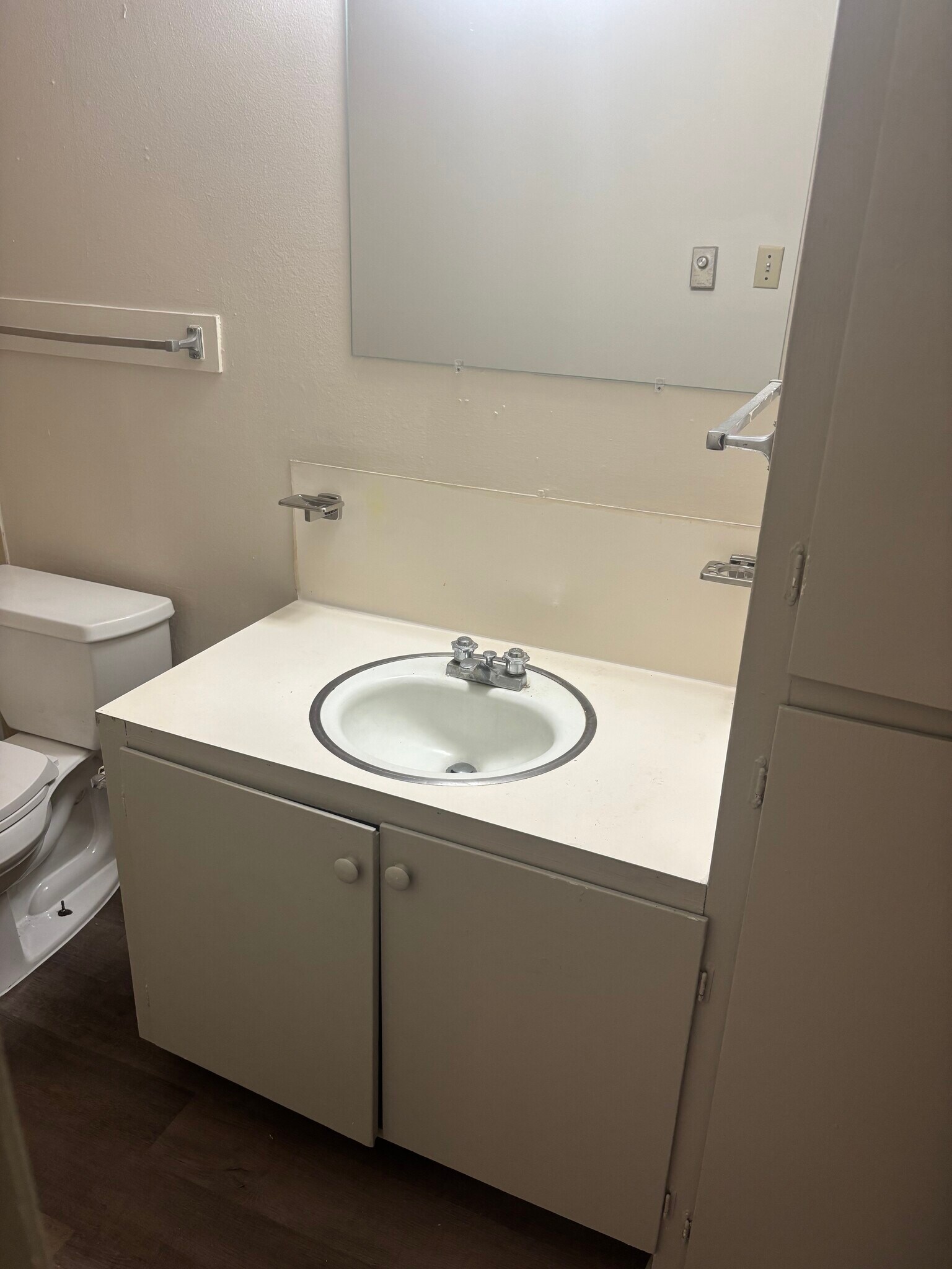 Building Photo - 837 N 6th St