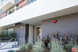 Building Photo - 938 Orange Grove Ave