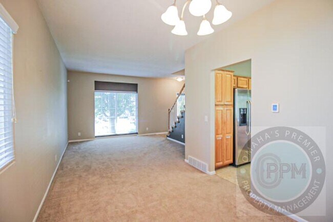 Building Photo - Deposit Special: $500 off rent! Beautiful ...