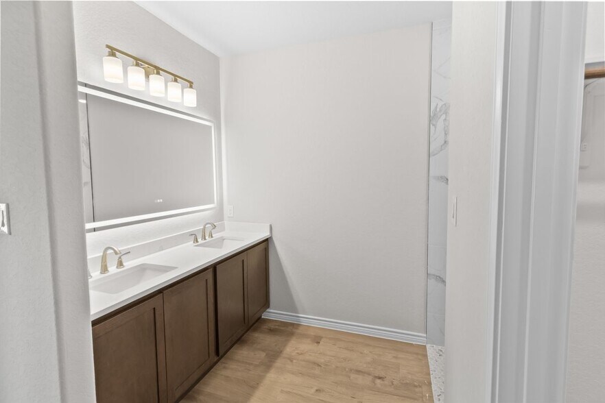 Building Photo - 804 W Huntington St