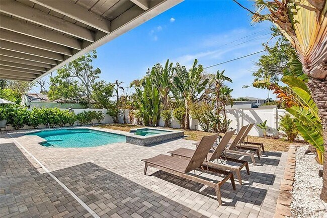 Building Photo - Coastal Luxury Living Just Minutes from Madeira Beach - 3bed | 2 bath