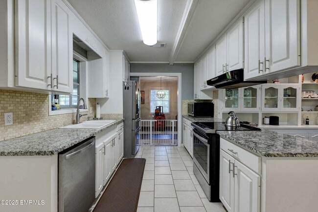 Building Photo - 108 Frances Ave