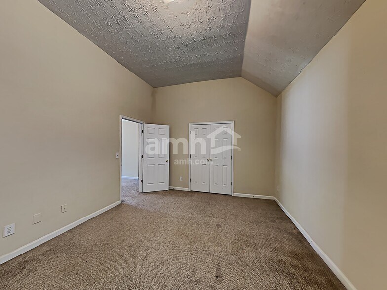 Building Photo - 233 Biltmore Way