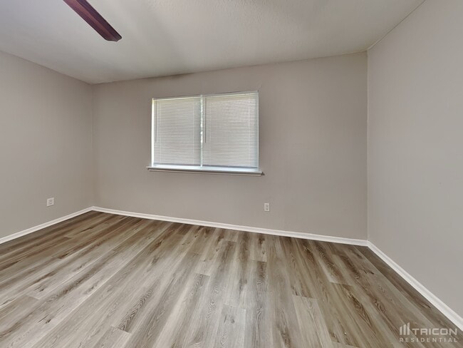 Building Photo - 10406 Overview Dr