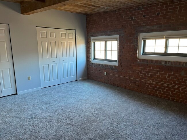 Building Photo - 25 Higgins St