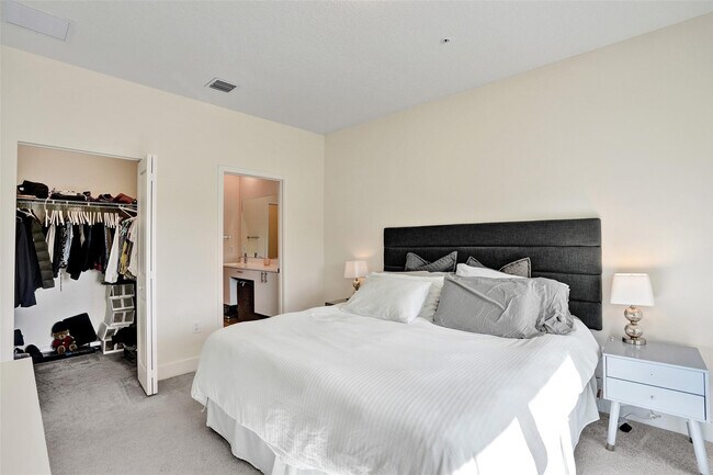 Building Photo - 8001 NW 41st St