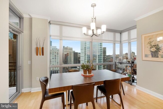 Building Photo - 400 S Broad St