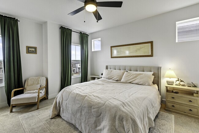 Building Photo - 4474 Peak Crst Vw