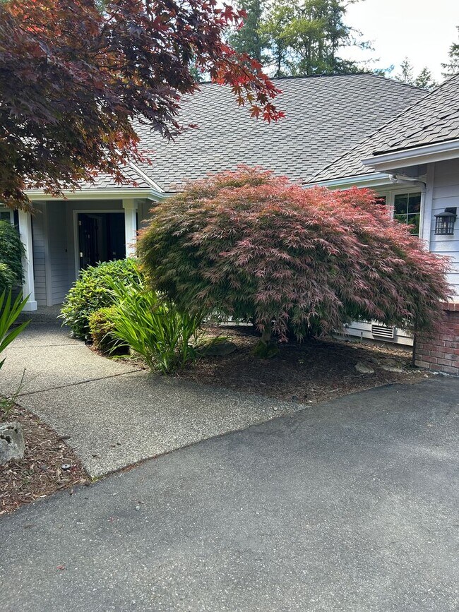 Building Photo - 3bd/2.5ba Redmond Home