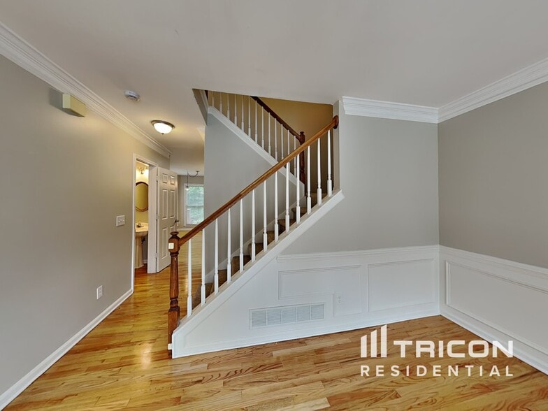 Building Photo - 305 Horseshoe Bend